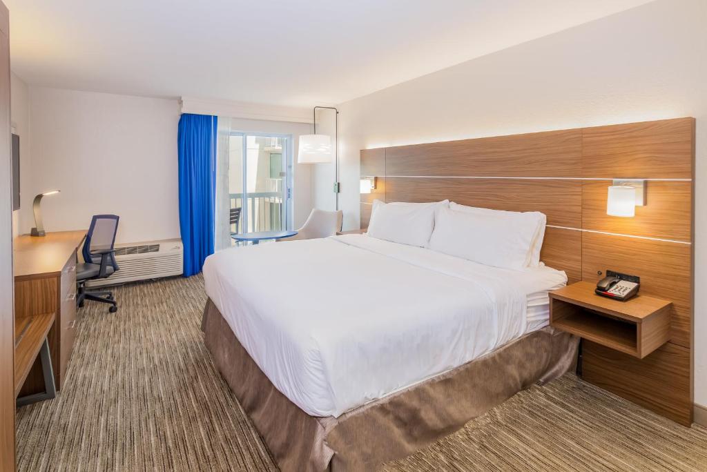 Holiday Inn Express Orange Beach - On The Beach By IHG