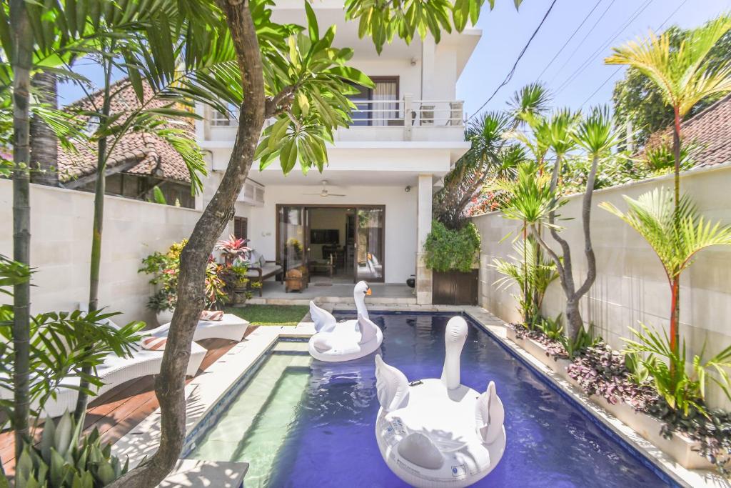 Amalia Swan Haven Villa Seminyak photo