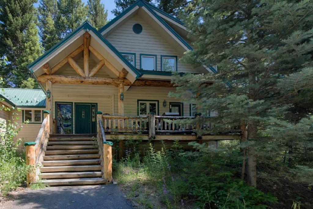 Sharlie's Nest by Casago McCall - Donerightmanagement, McCall