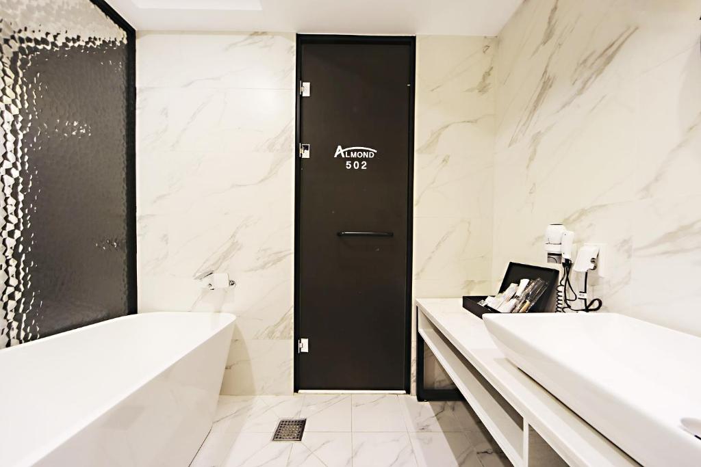 Masan Almond Hotel photo