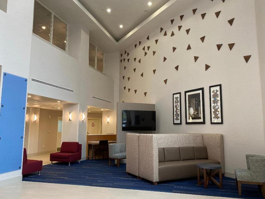 Holiday Inn Express Hotel & Suites Beaumont - Oak Valley photo