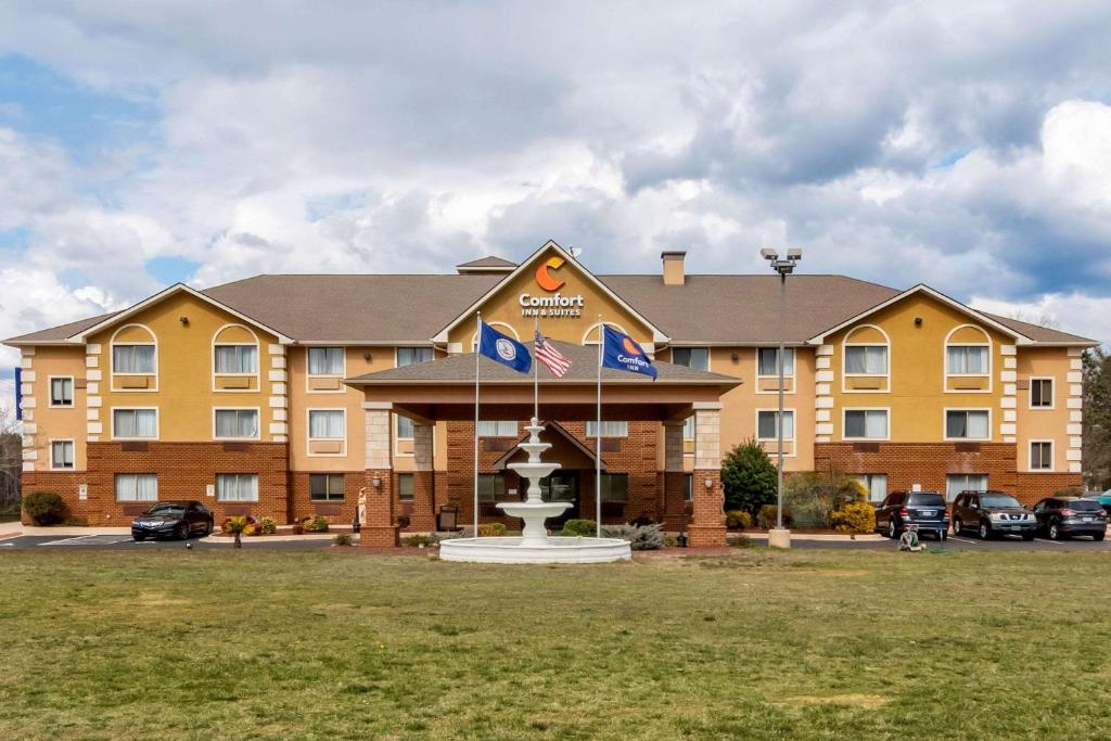 Comfort Inn & Suites South Hill I-85 photo