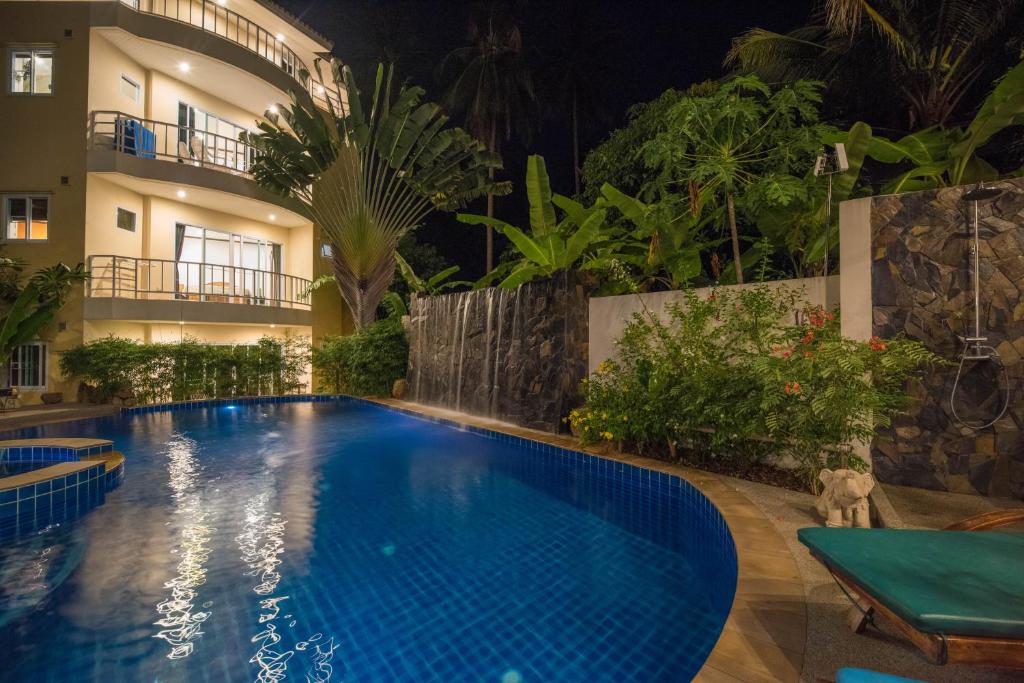 Swimming pool