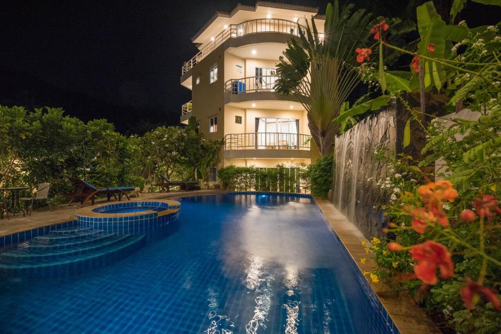 Swimming pool
