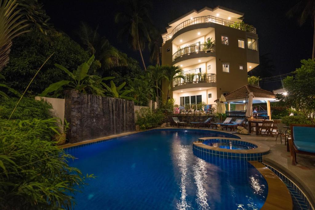 Swimming pool