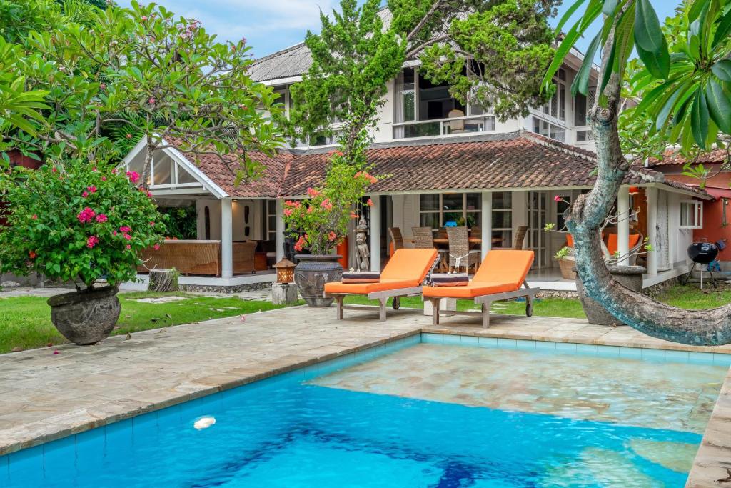 Villa Kubuku Double 6 Seminyak — Hotel in Bali