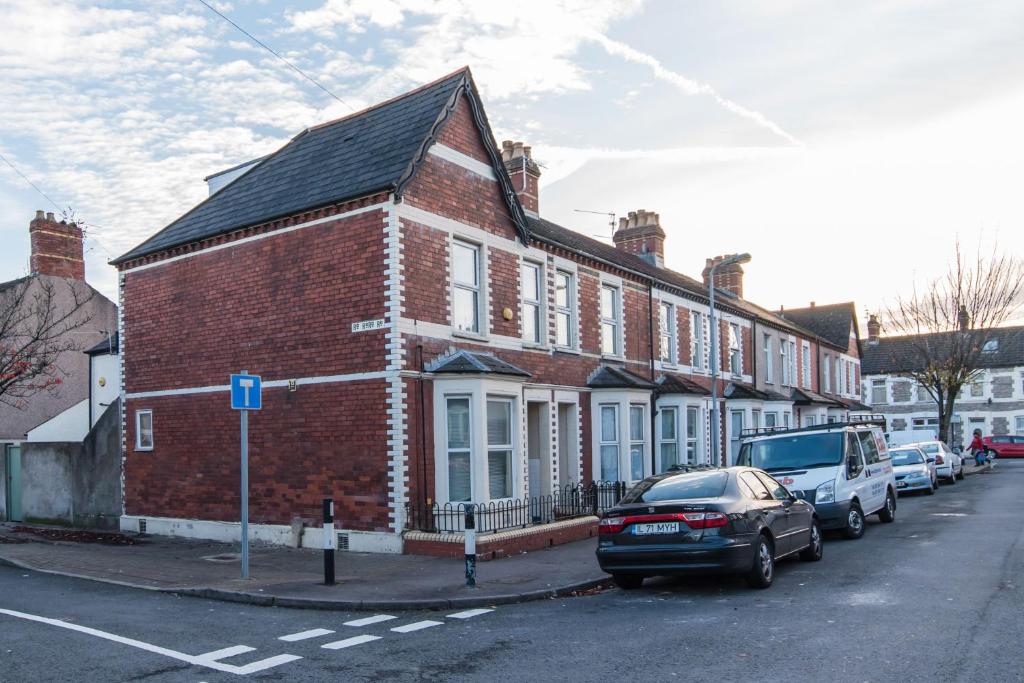 Elegant 2 Bedroom Apartment Near Stadium & Centre!, Cardiff