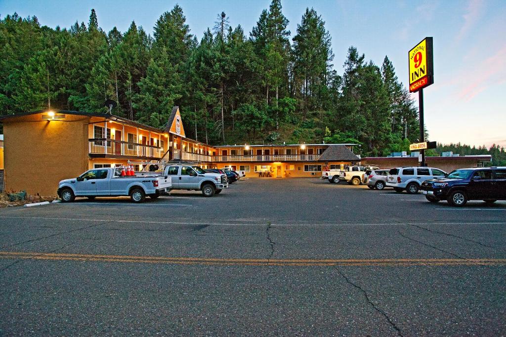 National 9 Inn - Placerville photo