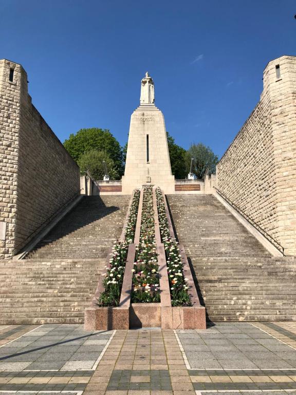 H  tel Restaurant Privil  ge authentic balladins ViaMichelin