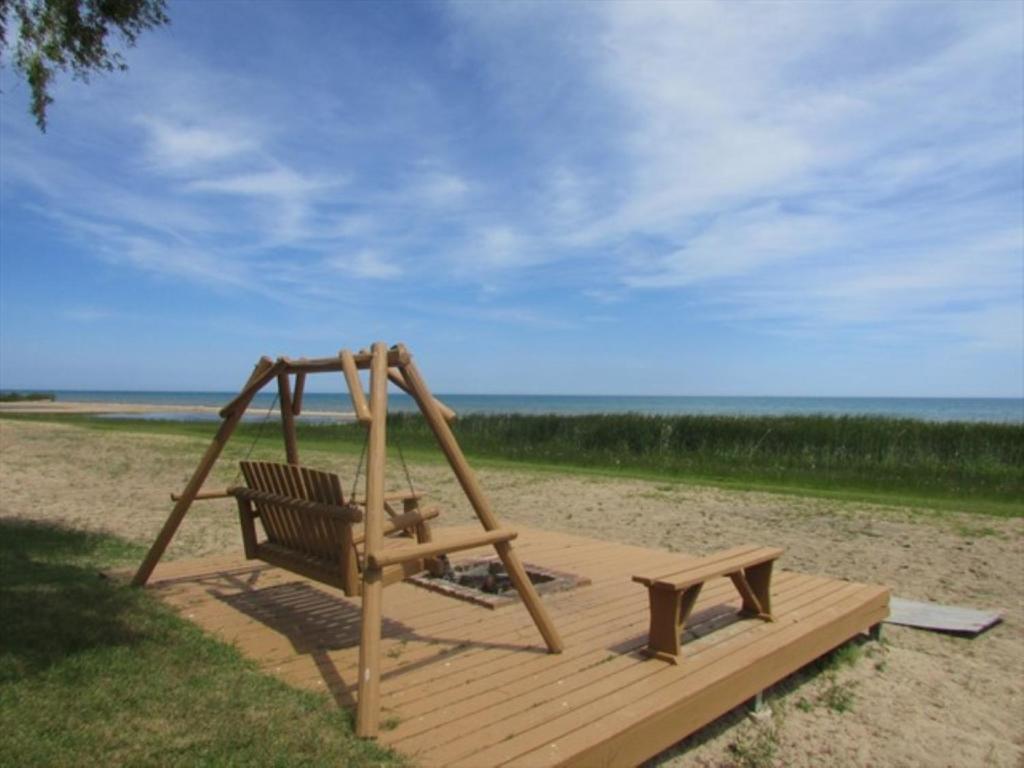 Idyllic Finns Retreat Walk to Lake Huron in Oscoda (MI) reviews