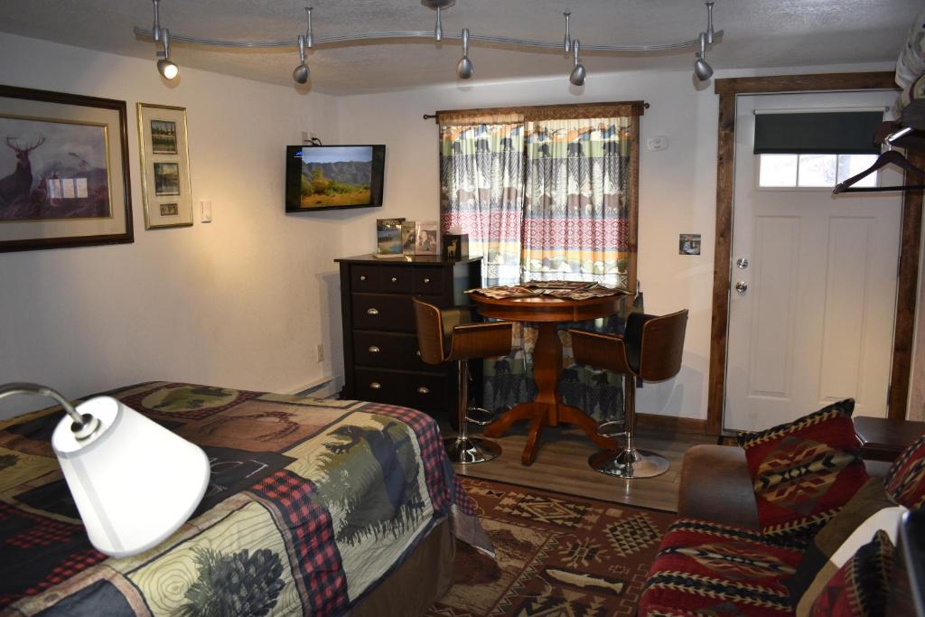 Yellowstone Motel - Adults Only - All rooms have kitchens photo