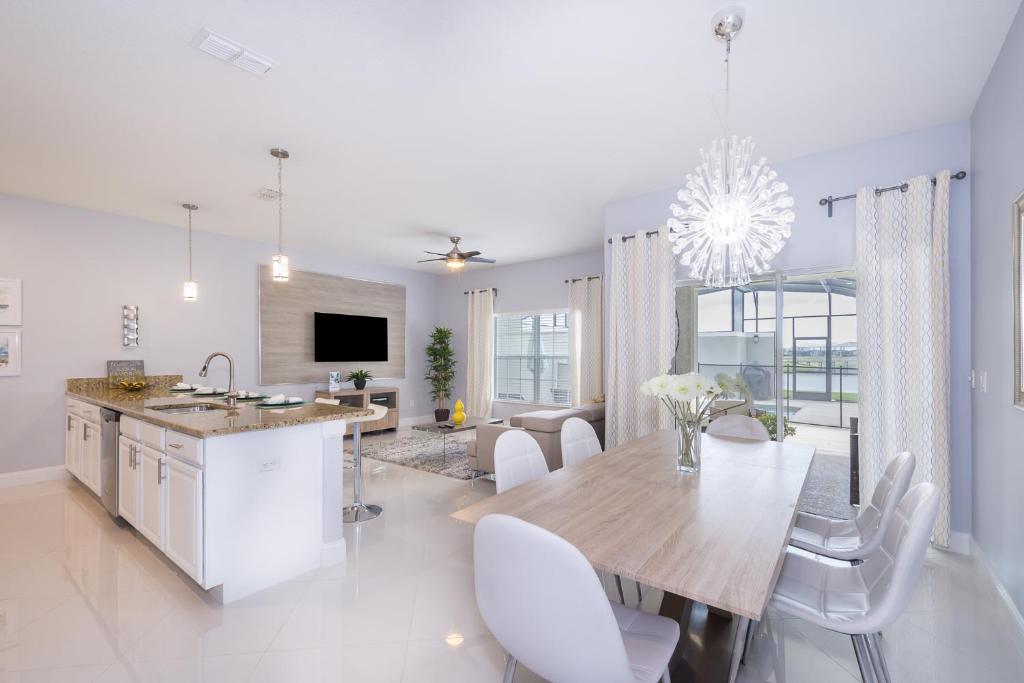 (JC4790) Storey Lake Home 4/3 Private Pool, Lake &amp; Free Waterpark — Hotel in Orlando (FL)