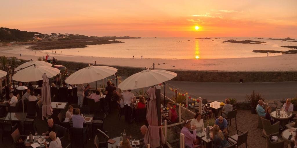 Cobo Bay Hotel photo