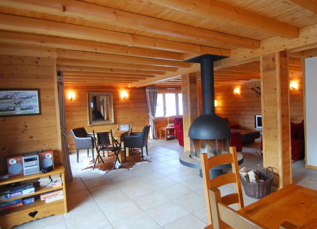 Montbeliarde - Chalet avec jacuzzi - BO Immobilier- Châtel Multipass en Été 2026 en option au tarif de 4euros par jour et par personne - 4