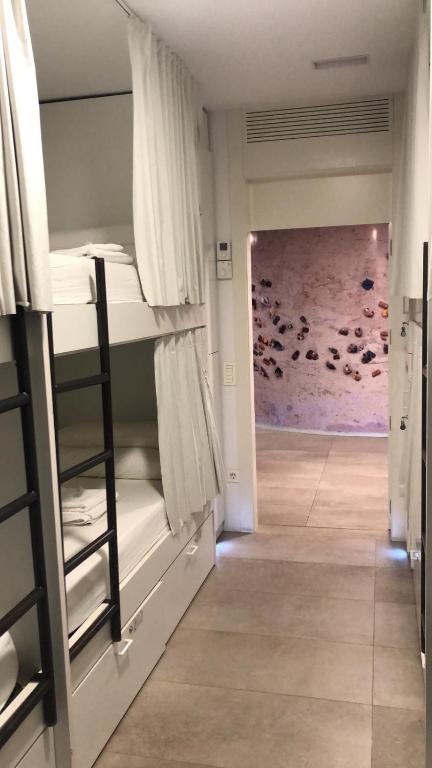GLOBETROTTER HOSTEL, by Albany - 4