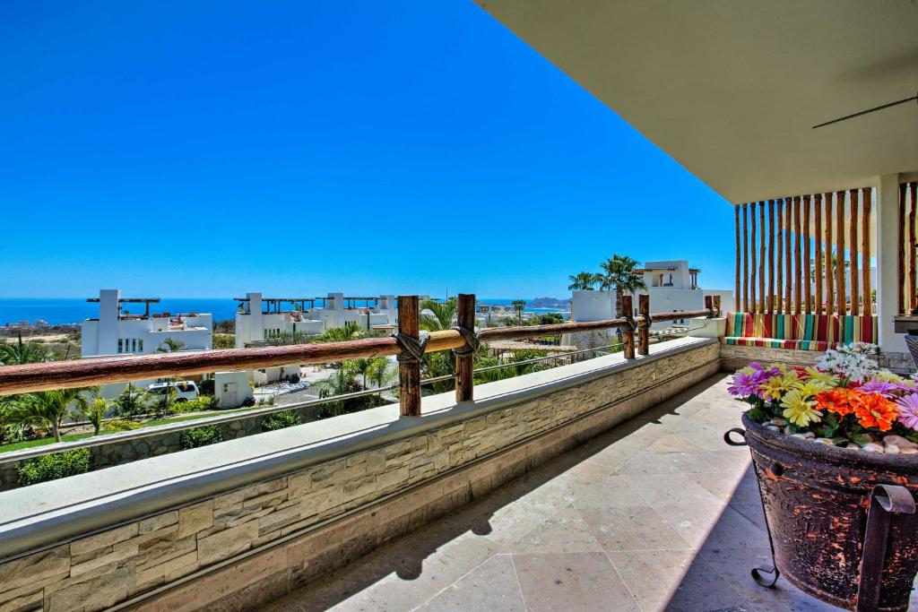 Luxury Cabo Condo w/ Balcony & Sea of Cortez Views - 2