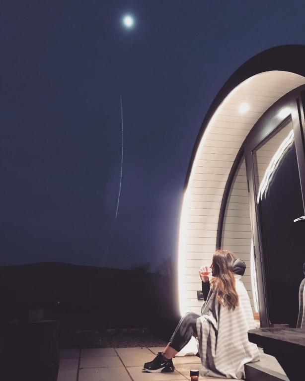 Further Space at Black Knowe, Fair Head Luxury Glamping Pods, Ballycastle — Hotel in Ballycastle