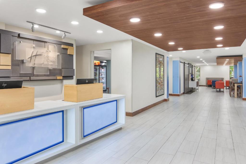 Holiday Inn Express Hotel & Suites Hardeeville - Hilton Head photo