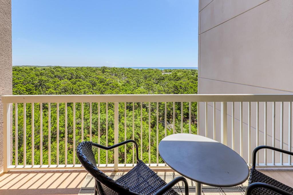 Two-Bedroom Apartment, Gulf View from the Summit at Tops'l Beach Resort in Destin (FL)