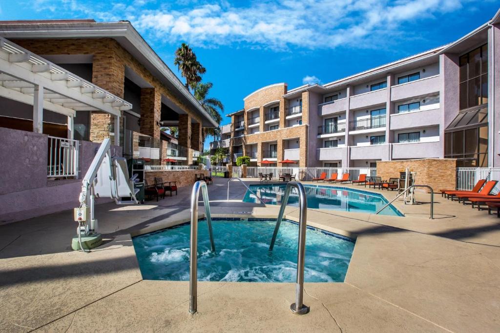 La Quinta Inn & Suites Pomona Photo 13