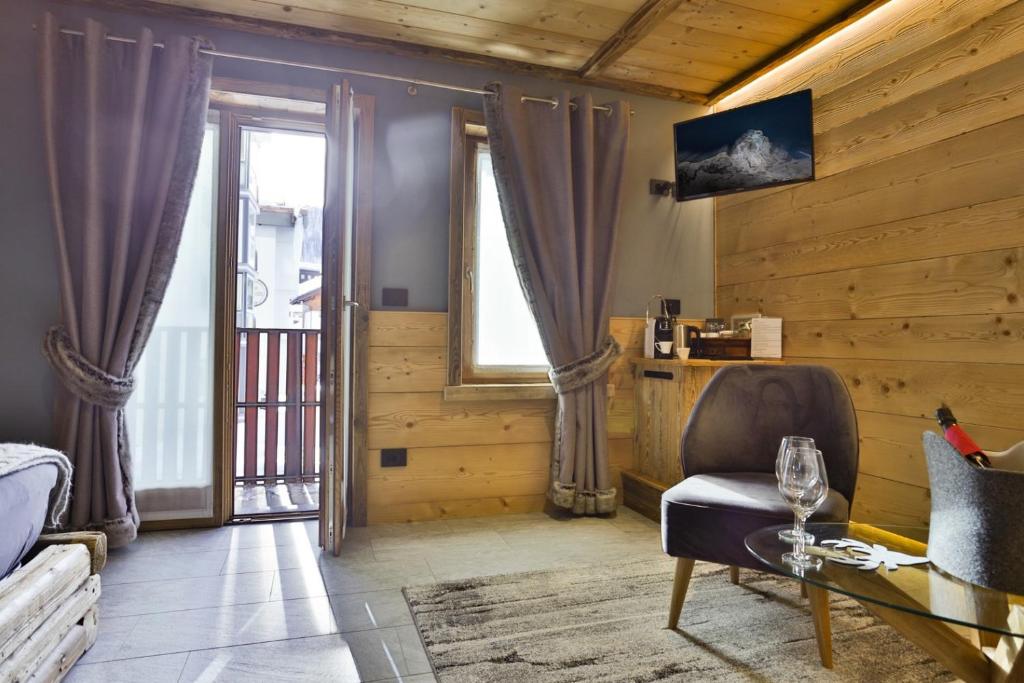 Alpine Rooms Guesthouse - 4