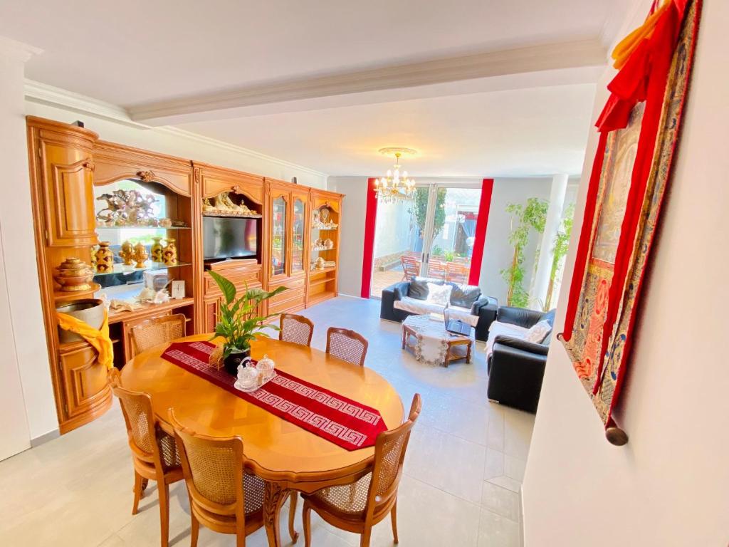 Reims Sherpa Guest House - 1