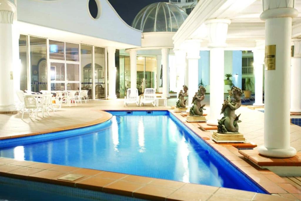 Broadbeach Holiday Apartments photo