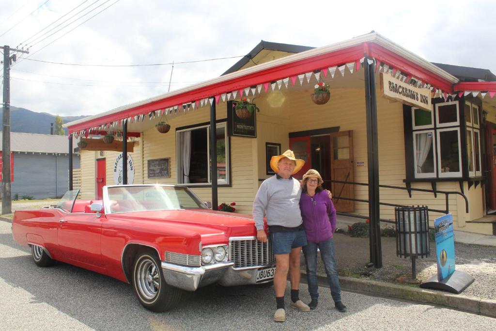 Blackball's Inn &amp; 08 Cafe — Hotel in Hokitika