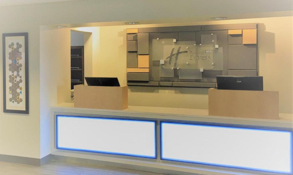Holiday Inn Express Lebanon photo