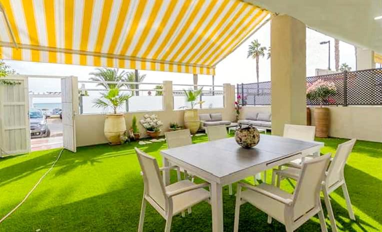 Apartamentos LOLA y MANUELA en primera línea playa Carihuela con excelente Terraza-jardin de 80 m2 frente al Mar con aparcamiento privado Ideal para descansar oyendo las olas del Mar - 3
