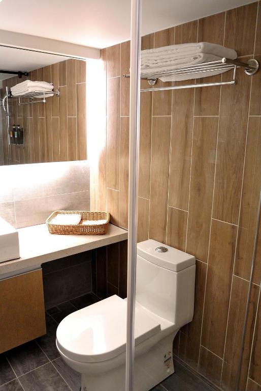 K Hotel - Yizhong photo