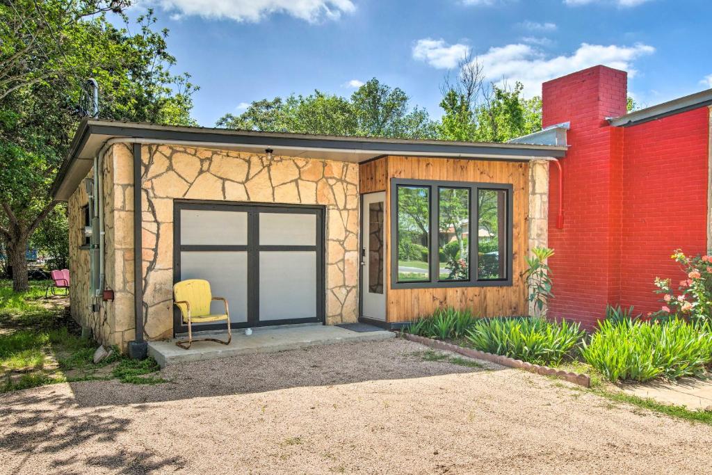 Retro Updated Blanco Abode - Steps to Main Street!, Blanco