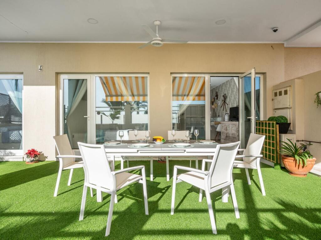 Apartamentos LOLA y MANUELA en primera línea playa Carihuela con excelente Terraza-jardin de 80 m2 frente al Mar con aparcamiento privado Ideal para descansar oyendo las olas del Mar - 2
