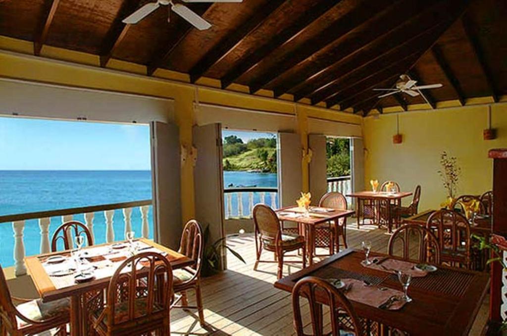 Restaurant, Gem Holiday Beach Resort in St Georges