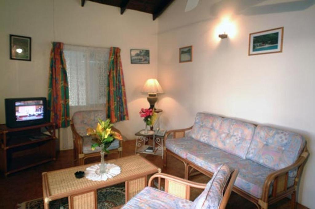 Shared lounge/TV area