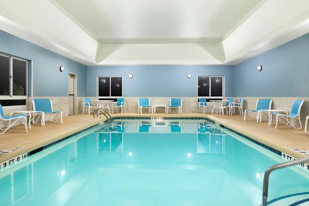 Holiday Inn Express Hotel & Suites Spartanburg-North photo