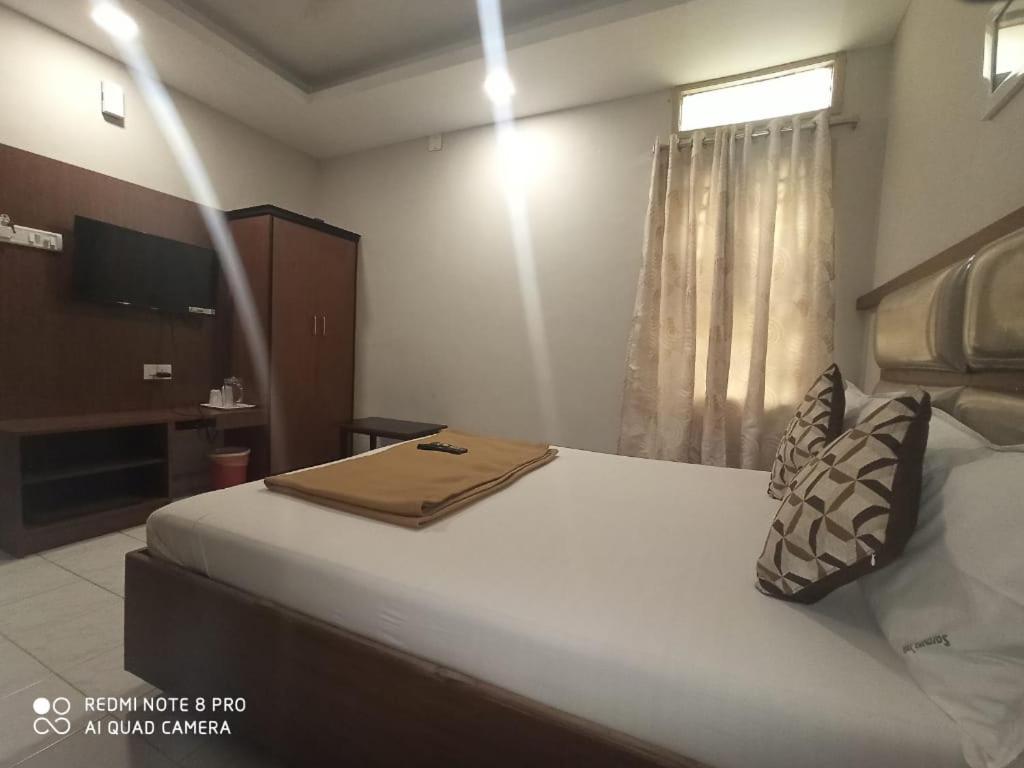 Sarovar Inn photo
