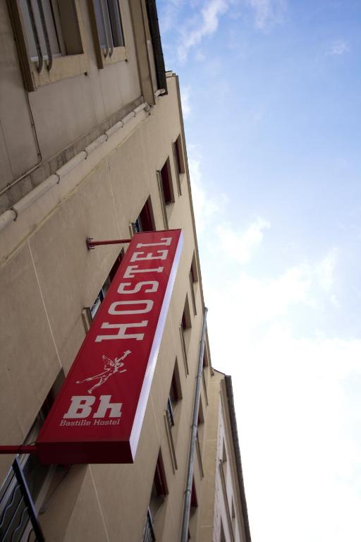 Bastille Hostel - 4