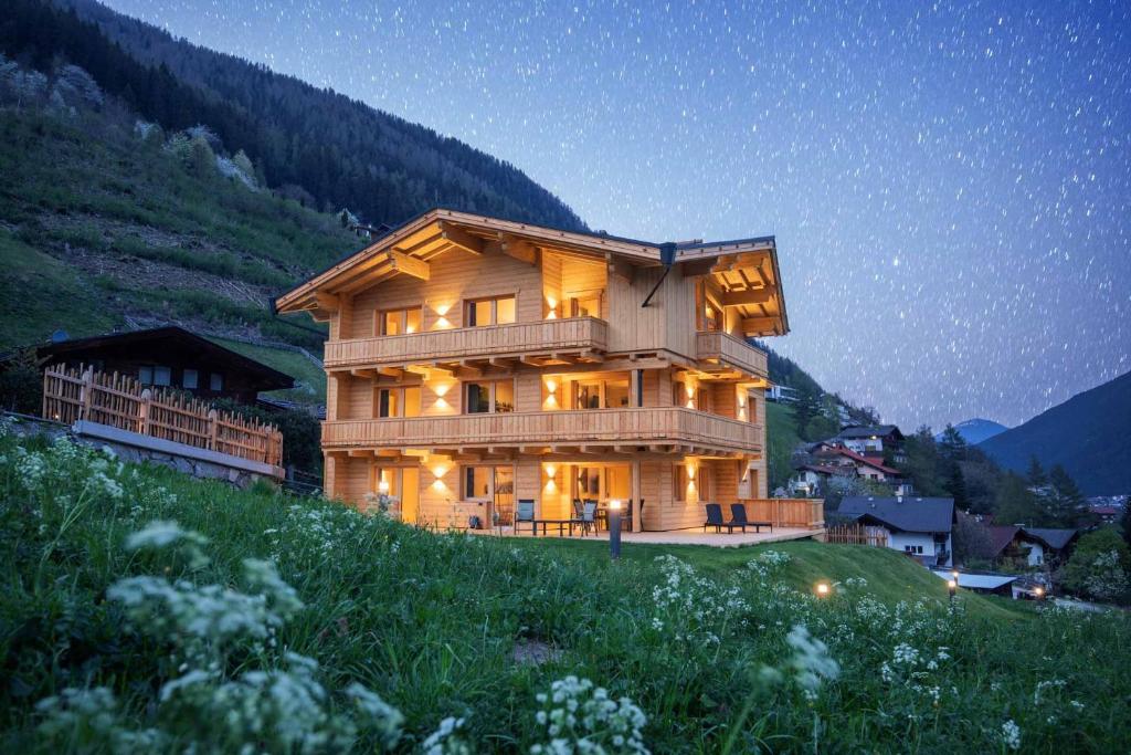 Haus Alpenprinzessin Stubai Luxury 3-Bedroom Apartments in a Prime Location - 1