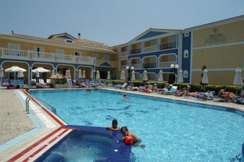 Hotel Petros — Swimming pool in Tsilivi, Ionian Islands