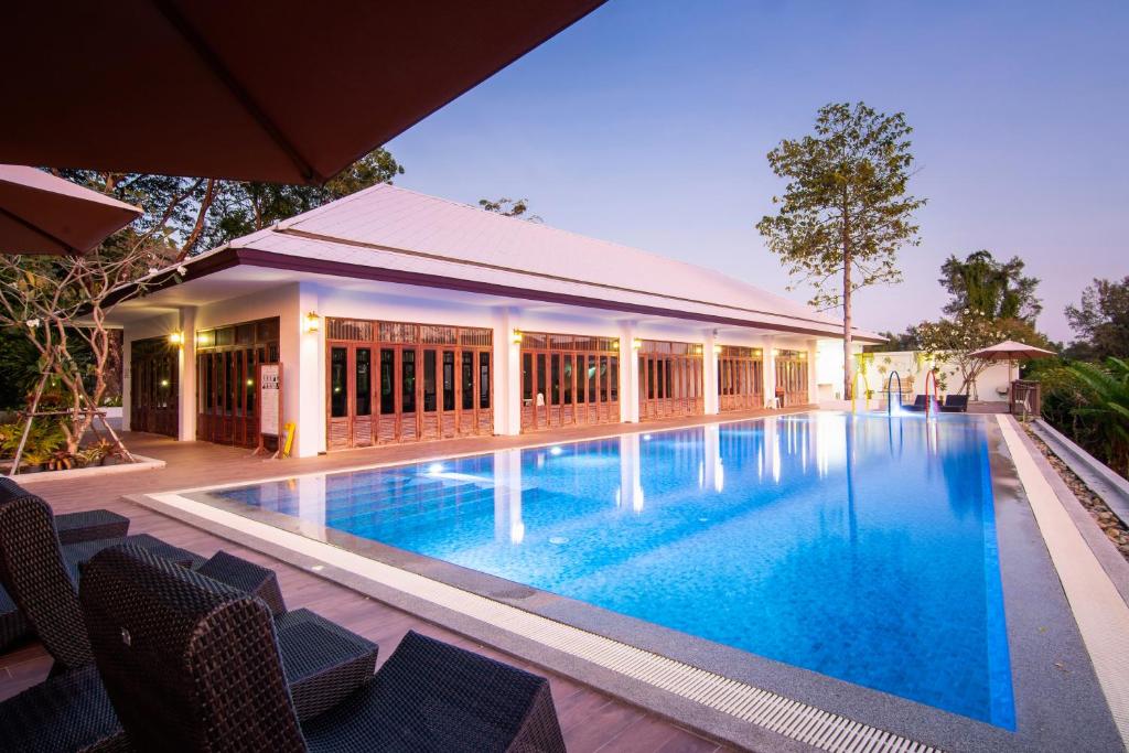 Swimming pool, Baan Imm Sook Resort in Chanthaburi