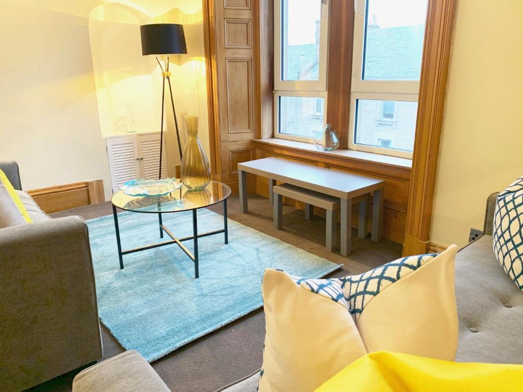 Forest Park Apartment photo