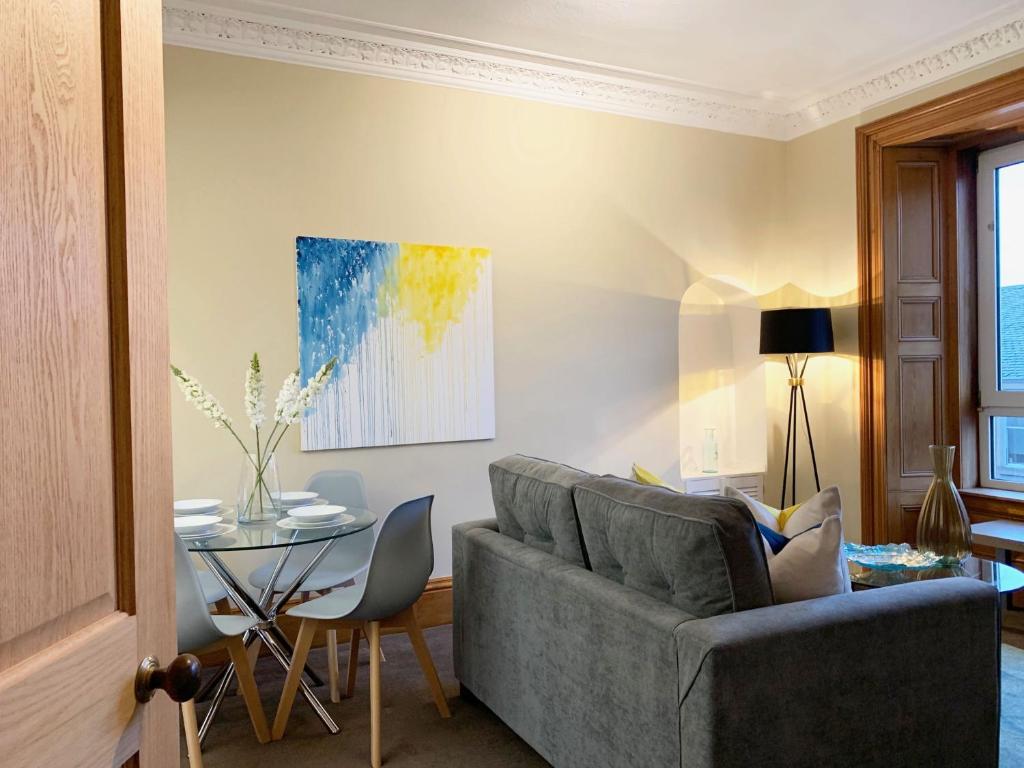 Forest Park Apartment photo