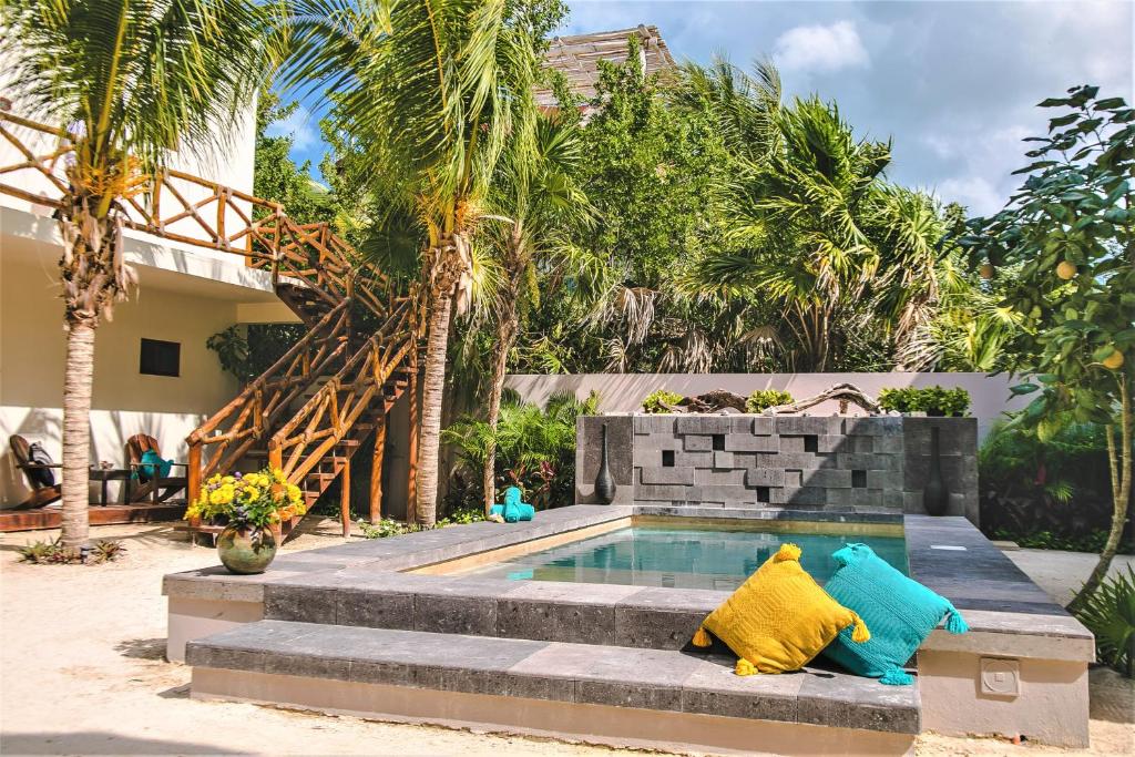 La Puerta Azul Beachfront - Adults Only — Hotel in Holbox Island