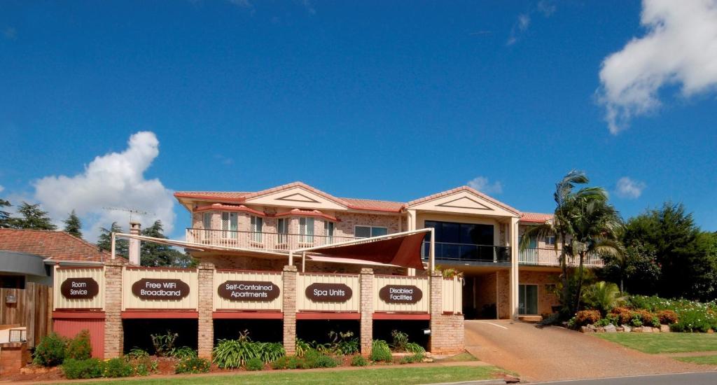 Highlander Motor Inn and Apartments photo