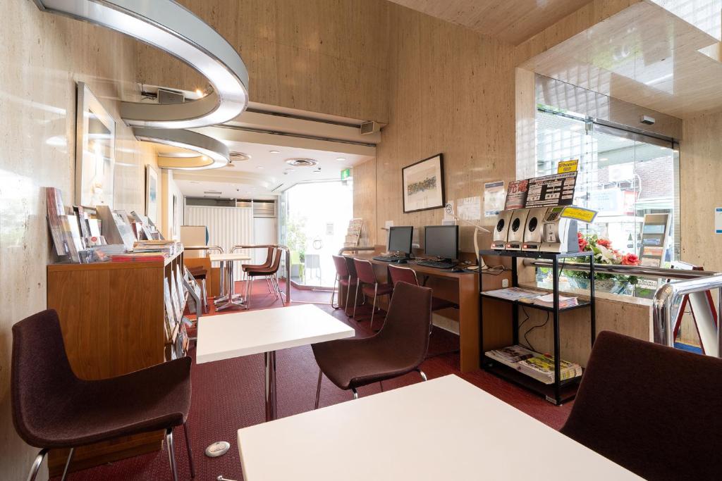 Shared lounge/TV area