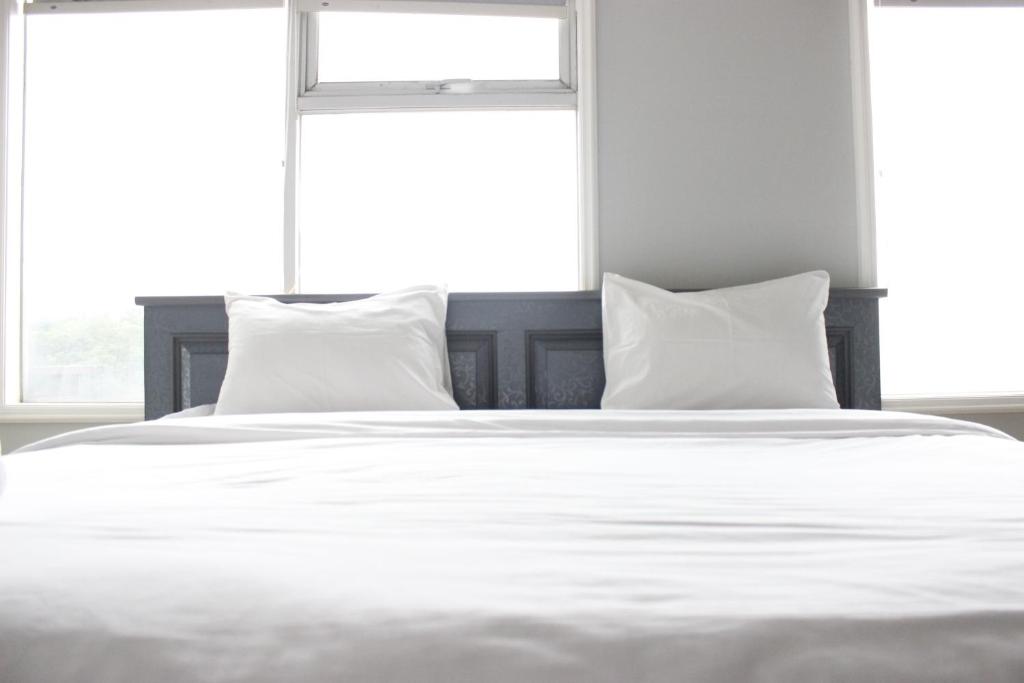 Spacious & Trendy Studio at Jarrdin Cihampelas Apartment By Travelio, Bandung