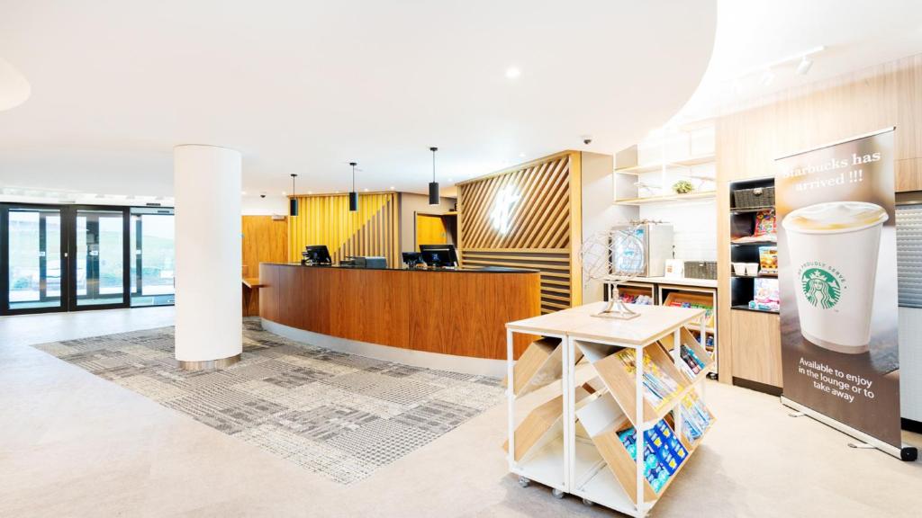 Holiday Inn London Luton Airport photo
