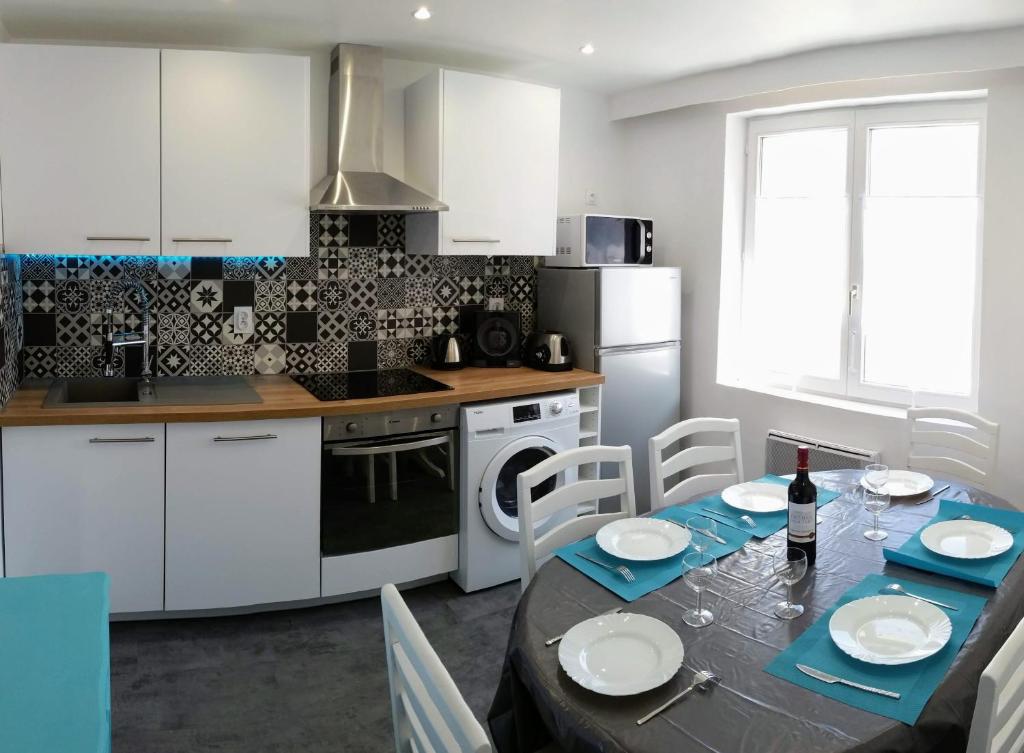 TERRASSE -100 m PLAGE -GRAND APPARTEMENT-8 PERS - 3