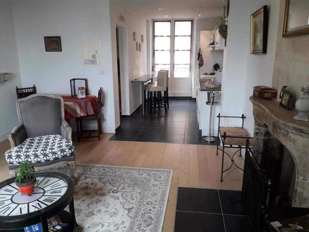 Petite Maison Romantique au calme, Cœur Historique, vue Ville et Jardin - 5
